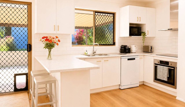 Mt Gravatt Affordable 4 BR Family Home | Sleep 8 in Upper Mount Gravatt
