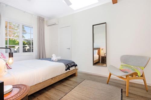 Myrtle Tree Lodge Flowers - heart of the village in Kangaroo Valley