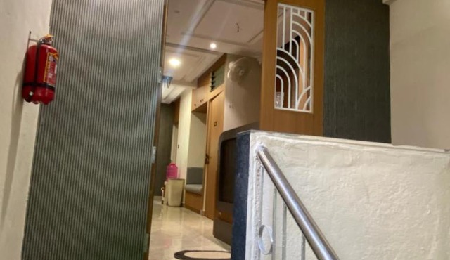 Narayan Executive Aurangpura Gulmandi