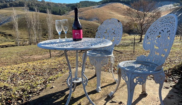 Native Valley Cottage is a peaceful, tranquil hideaway in the Tumbarumba area. in Carabost