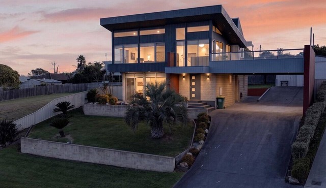 Nautilus | Modern Lakeside Escape in Lakes Entrance