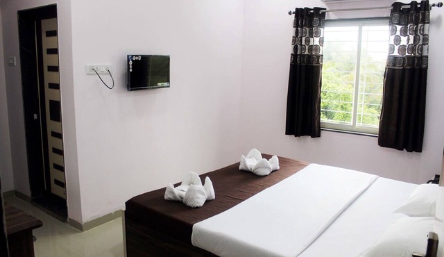 Neelisha River Front Inn in Kankavali