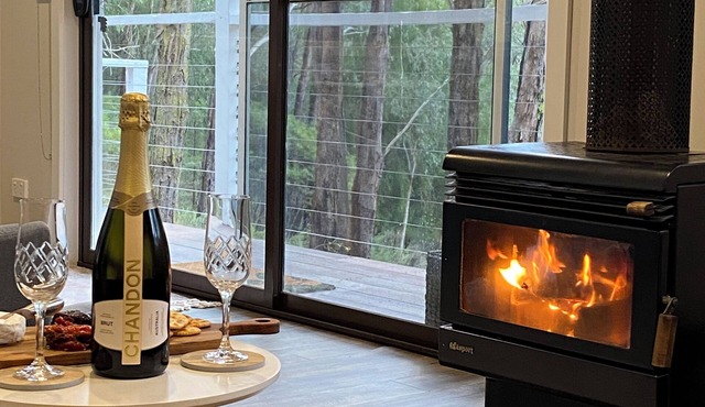 Noojee Views, Cozy Studio, Wood heater Deck. Close to trestle bridge, waterfalls in Noojee