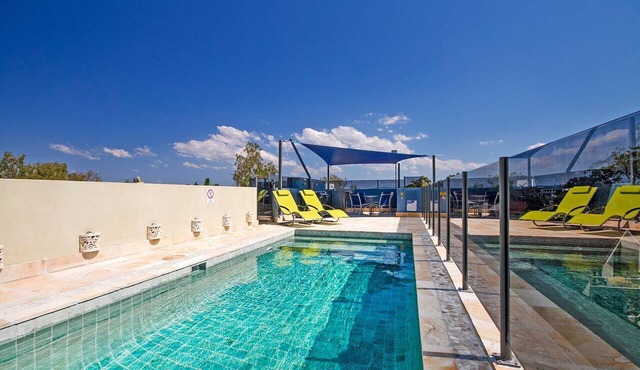 Noosa Dua Apt 1: Riverside Pool Escape in Noosaville