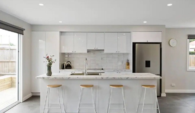 North Edge Townhouse ~ Free Parking, City, Modern in Launceston