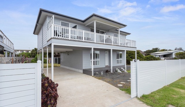 Ocean Pearl by Ready Set Stay - 10 min Walk to the Beach, BBQ in Surf Beach