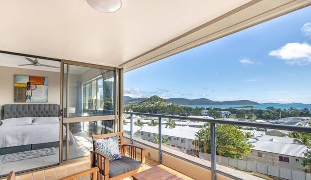 OCEAN VIEW - 2 bedroom with A/C, Wi-Fi in peaceful Cannonvale in Cannonvale