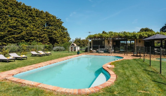 Ocean View House - Solar Heated Pool and Pet Friendly in Red Hill South