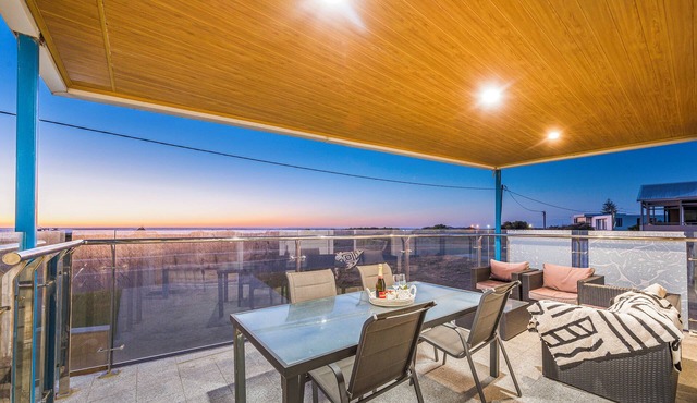Ocean Waves - Luxury beachside accommodation in Lancelin