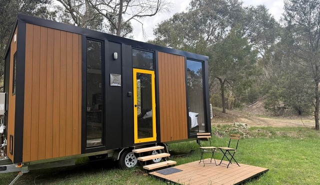Off-Grid Tiny House with Cozy Firepit Retreat in Steiglitz, Australia in Steiglitz