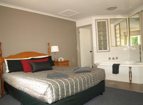 Old Coach Motor Inn Echuca in Echuca