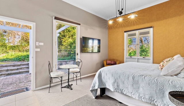 One Bedroom Studio with a Shared Pool in Arcadia