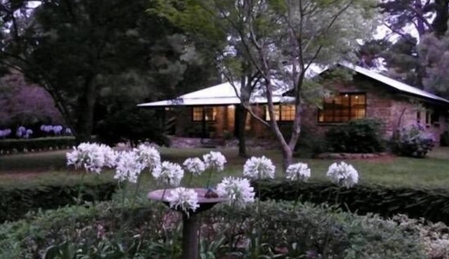 One The Avenue - a quaint country lane 5 minutes to Bowral in Burradoo