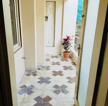 One Uptown 103 Central Stylish 1BHK Loft