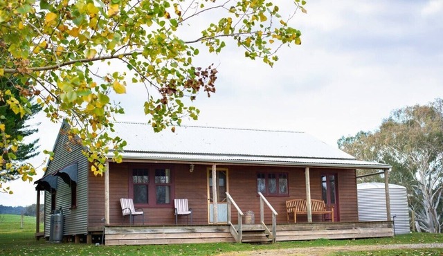 Orchard Cottage in Wooragee