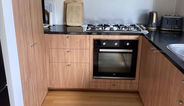 Our gorgeous Home , near swimming pool , public transport , cafes in Glen Iris