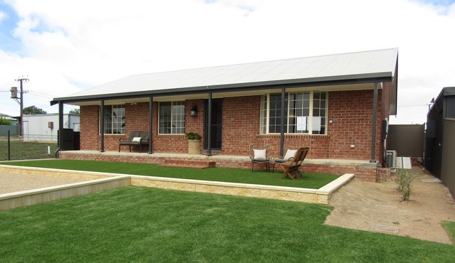 Our Little Beach House - stunning house, home away from home - Free wifi in Tiddy Widdy Beach