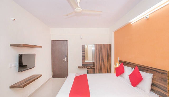 OYO 10475 PMR Hotel