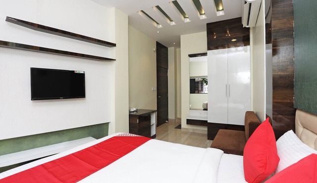 OYO 15617 Abi's Inn