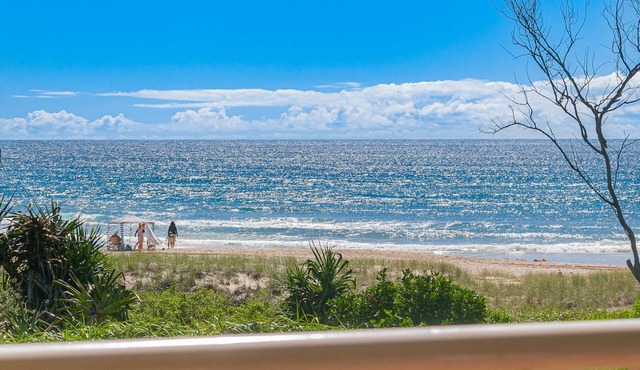 Pacific Gables 1 - Absolute Beachfront Tugun - Linen Provided - Min. 3 Night Stays! in Tugun
