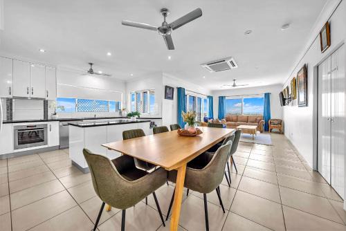 Panoramic Oceanview Villa in Bowen