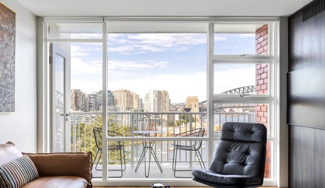 Panoramic Sydney Harbour Views – Spacious 1-Bedroom Apartment in Sydney