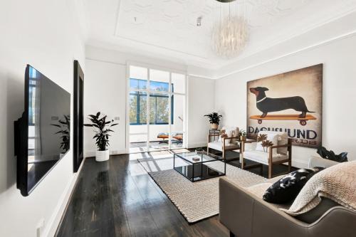 Paris End of St Kilda Apartment in Melbourne