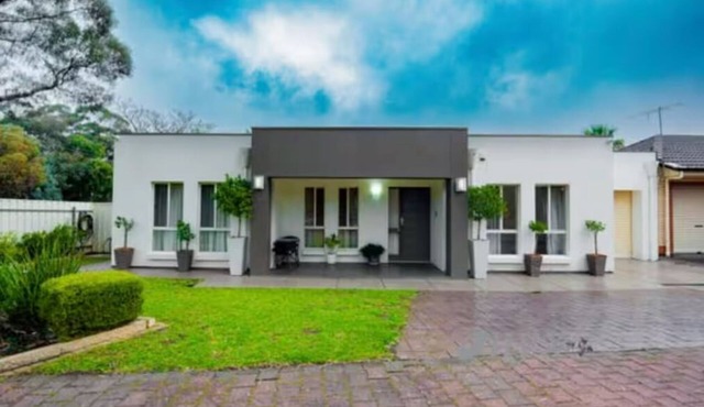 Park facing cozy comfy home - 3 Bedroom in Modbury