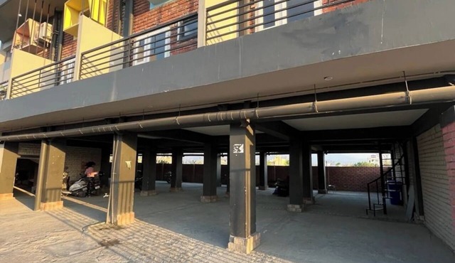 Peaceful 1-bedroom apartment with AC in vibrant Rishikesh in Rishikesh
