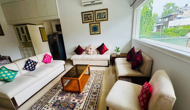 Peaceful Luxury 2 BR Retreat I Heart OF The City in Chandigarh