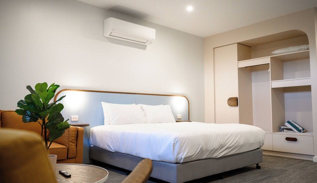 Peninsula Hotel Motel in Taperoo