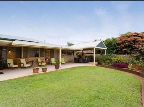 Perfect home Nice location quiet holiday home with beautiful yard in Perth