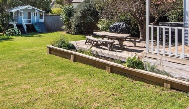 Pet Friendly - Barker Cottage with Spa in Flinders in Flinders