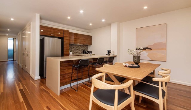 Pet Friendly - Esplanade Escape to the Brighton Beach Boxes in Brighton