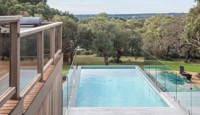 Pet Friendly - Long View - Heated Pool in Red Hill in Red Hill