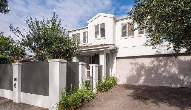 Pet Friendly - Simply Hampton by Property Mums in Hampton