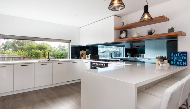 Pet Friendly - Waterfall Gully Retreat with Gas heated Pool in Rosebud