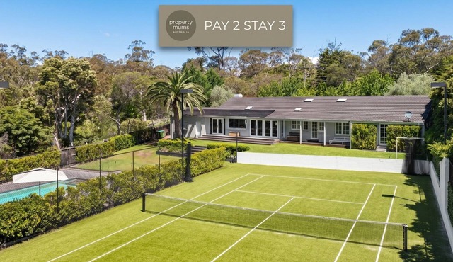 Pet Friendly - Whispering Woodlands with Pool and Tennis Court in Mount Eliza