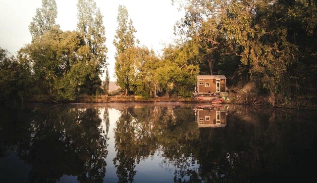 Picturesque Lakefront Tiny House for Tranquil Glamping in Victoria in Flowerdale