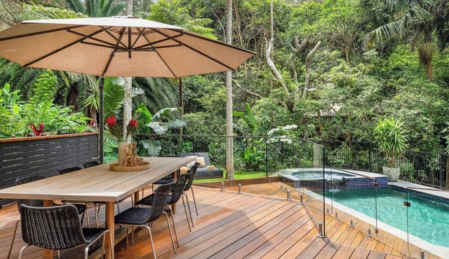 Pool & Spa Oasis. Home Theatre. Sleeps 8 in North Avoca