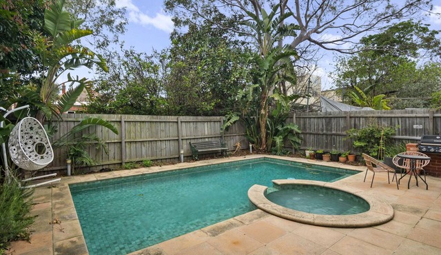 Poolside Art Deco Apartment in St Kilda West in Saint Kilda West
