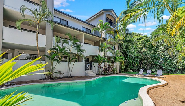 Poolside on Martyn- Direct pool access in Parramatta Park