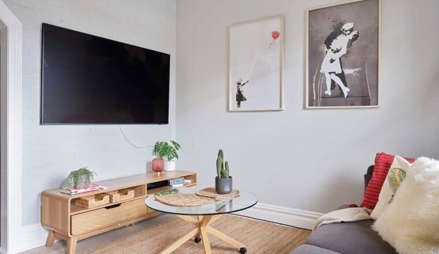 Premium 3 Bed Terrace with parking in Redfern