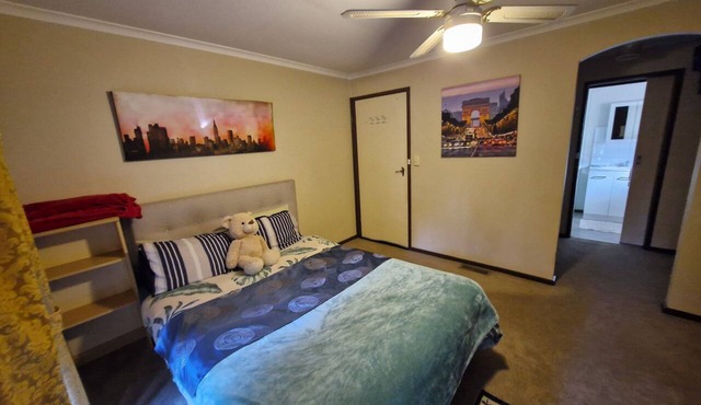 Private ensuite in Glen Waverley