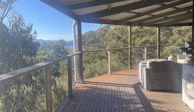 Private paradise with lake view (pet friendly) in Taylor Bay