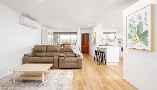 Private Retreat with Spacious Alfresco & Parking in Lilydale
