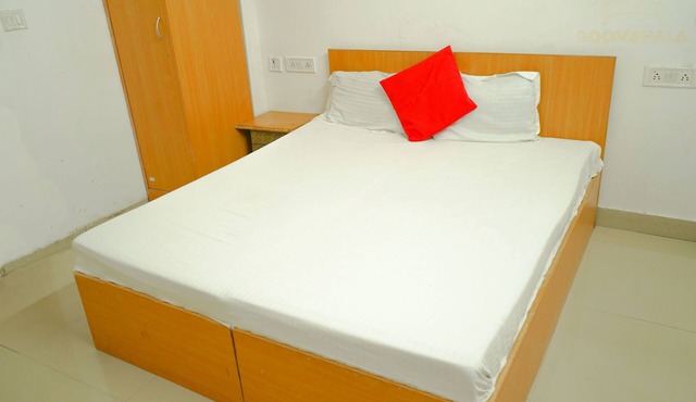 private rooms in lajpath nagar