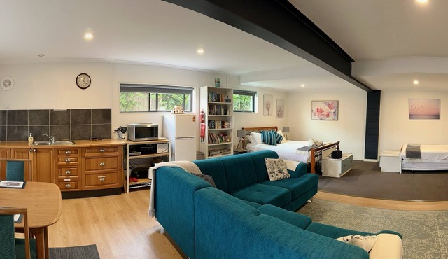Quality studio style accommodation in the heart of the beautiful Tamar Valley in Beaconsfield
