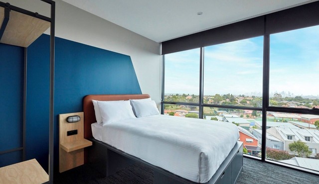 Queen Room in a Co living space - Gym and Swimming Pool in Preston