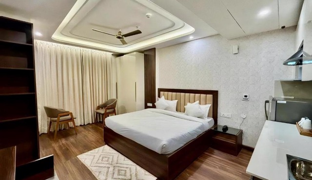 QuickIn Stayz Near Paras Hospital Golf Course Rd Sector 43 Gurgaon in Gurgaon
